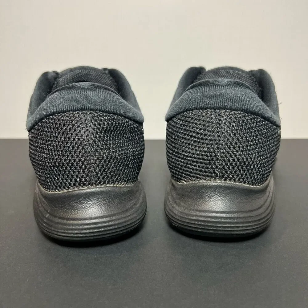 Womens NIKE Revolution 4 Triple Black Running Shoes / Size 6